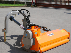 broyeur d accotement avec boitier intérieur pour tracteur fruitier deleks