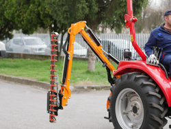 epareuse hydraulique pour tracteur avec broyeur ou taille haie mod airone 130 tr