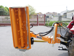 broyeur d accotement série légère à marteaux pour tracteur mod volpe 165