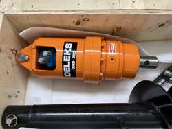 tarrière hydraulique pour mini pelles zhd305