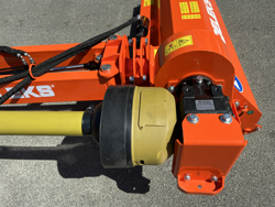 broyeur d accotement giraffa130 pour tracteur fruitier deleks