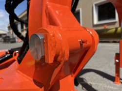 broyeur d accotement giraffa170 pour tracteur fruitier deleks