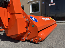 broyeur d accotement giraffa170 pour tracteur fruitier deleks