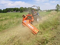 broyeur d accotement giraffa130 pour tracteur fruitier deleks