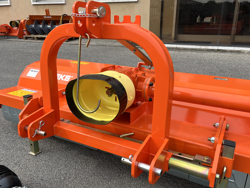 broyeur à marteaux déportable tigre 200 pour herbe et sarments