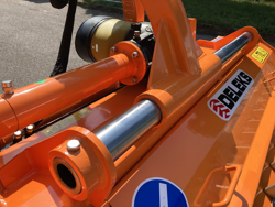 hydraulisch verschuifbare klepelmaaier met hamerklepels zware uitvoering model toro 200