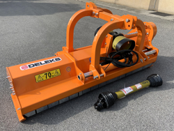 middelzware klepelmaaier met front en achteraanbouw en hydraulische zijdelingse verschuiving voor alle middelzware tractoren met banden of rupskettingen