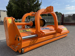 middelzware klepelmaaier met hydraulische zijdelingse verschuiving voor middelzware tractoren met banden of rupsketting mod grizzly 160