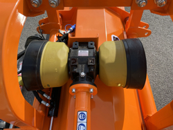 middelzware klepelmaaier met front en achteraanbouw en hydraulische zijdelingse verschuiving voor middelzware tractoren mod grizzly 200