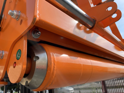 middelzware klepelmaaier met front en achteraanbouw en hydraulische zijdelingse verschuiving voor middelzware tractoren mod grizzly 200