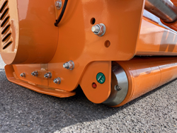 middelzware klepelmaaier met front en achteraanbouw en hydraulische zijdelingse verschuiving voor middelzware tractoren mod grizzly 180