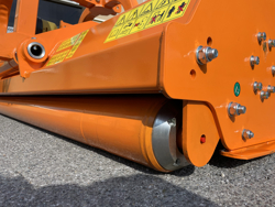 middelzware klepelmaaier met front en achteraanbouw en hydraulische zijdelingse verschuiving voor middelzware tractoren mod grizzly 180