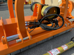 middelzware klepelmaaier met front en achteraanbouw en hydraulische zijdelingse verschuiving voor middelzware tractoren mod grizzly 180