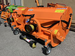 klepelmaaier met opvangbak voor sportvelden of wijngaarden