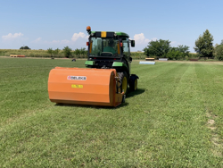 klepelmaaier met opvangbak voor sportvelden of wijngaarden
