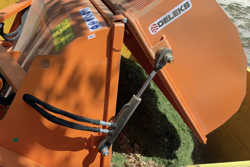 klepelmaaier met opvangbak voor sportvelden of wijngaarden