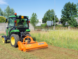 klepelmaaier met hydraulische zijdelingse verschuiving voor middelzware tractoren