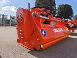 middelzware klepelmaaier met front en achteraanbouw en hydraulische zijdelingse verschuiving voor middelzware tractoren mod cervo 180