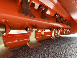 middelzware klepelmaaier zijdelings verschuifbaar voor alle middelzware tractoren met banden of rupsbanden mod. tigre 200