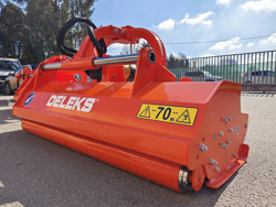 middelzware klepelmaaier met front en achteraanbouw en hydraulische zijdelingse verschuiving voor middelzware tractoren mod cervo 200