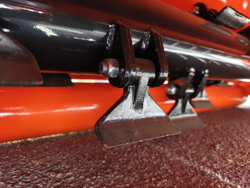 middelzware klepelmaaier met front en achteraanbouw en hydraulische zijdelingse verschuiving voor middelzware tractoren mod cervo 200
